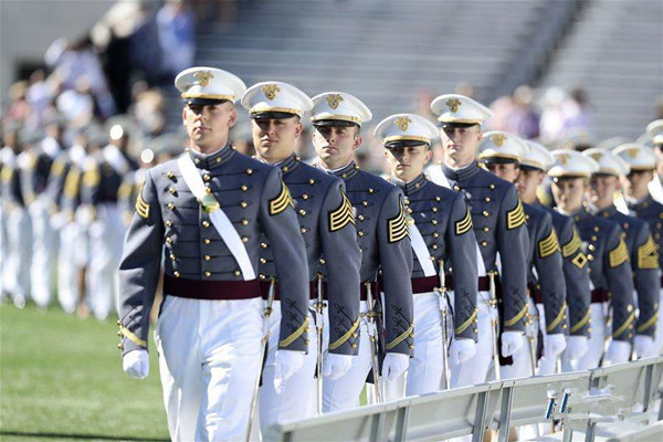 西点军校新生入校军训方法就是破极限