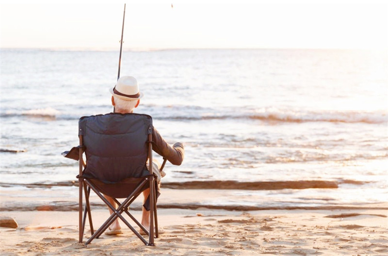 雷击|男子10年来被雷劈中3次，最后瘫痪致死，死后坟墓再次被雷击中