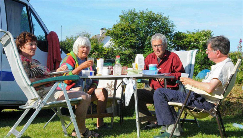 雷击|男子10年来被雷劈中3次，最后瘫痪致死，死后坟墓再次被雷击中