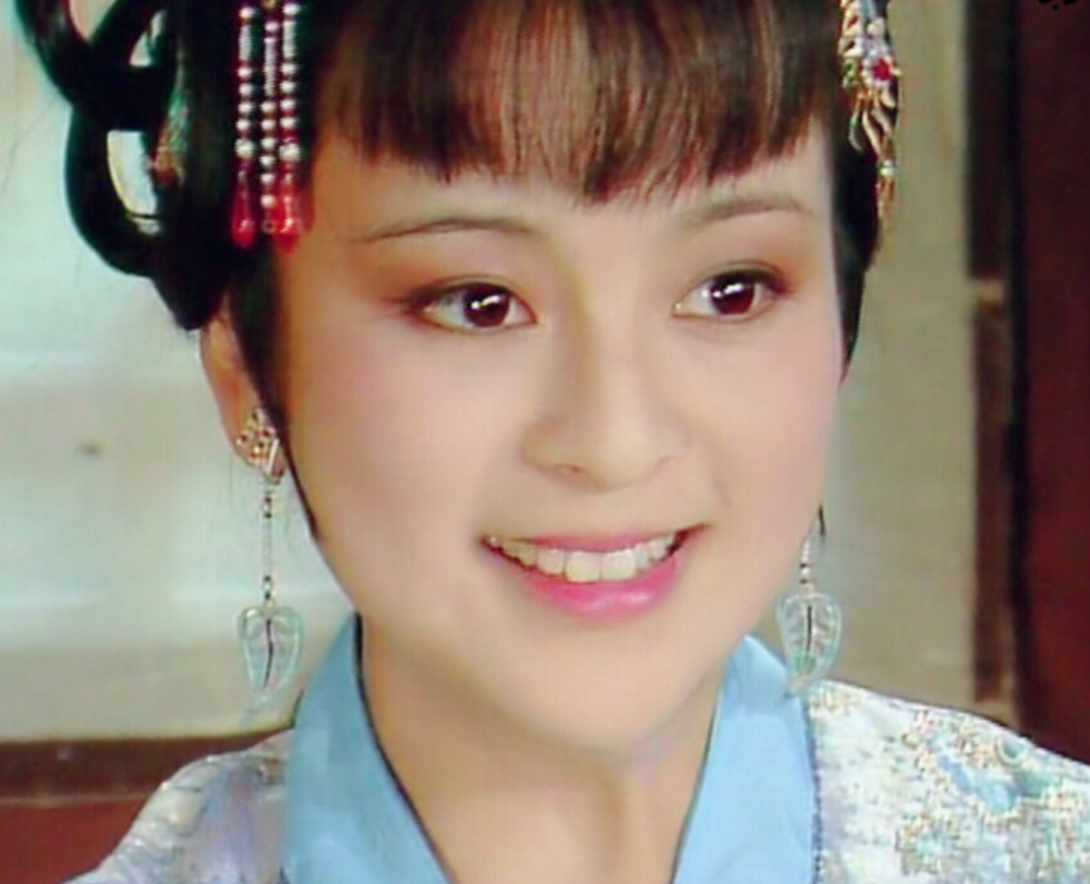 王熙凤|王熙凤一次性发“巨款”，超过小姐两年工资，为何不用请示？