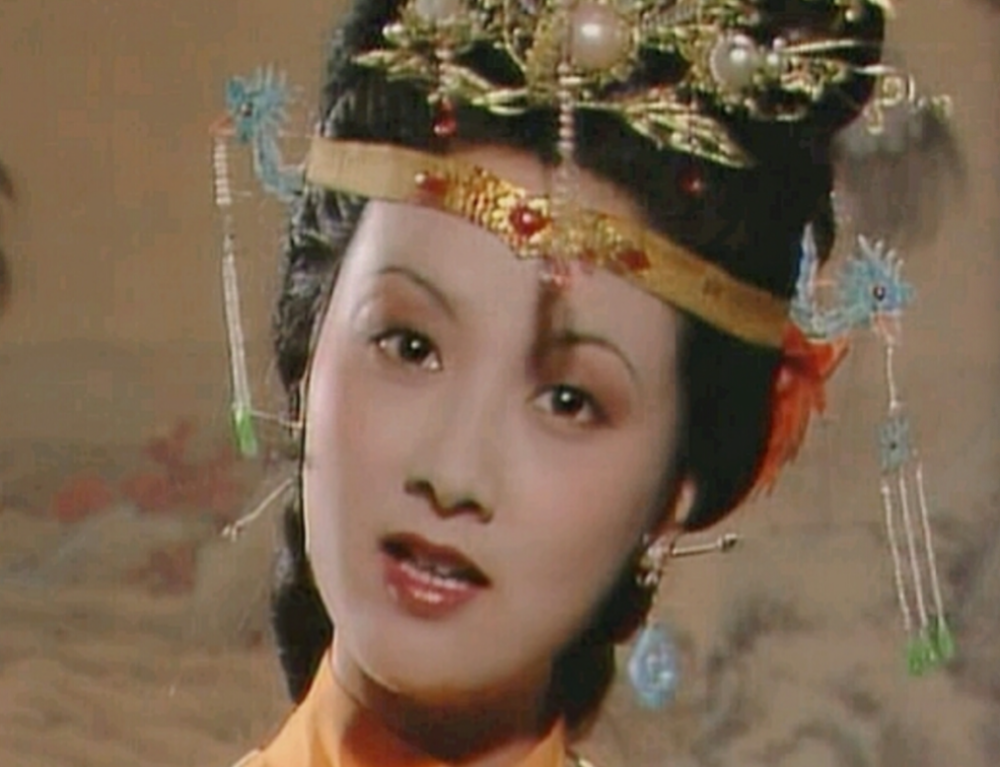 王熙凤|王熙凤一次性发“巨款”，超过小姐两年工资，为何不用请示？