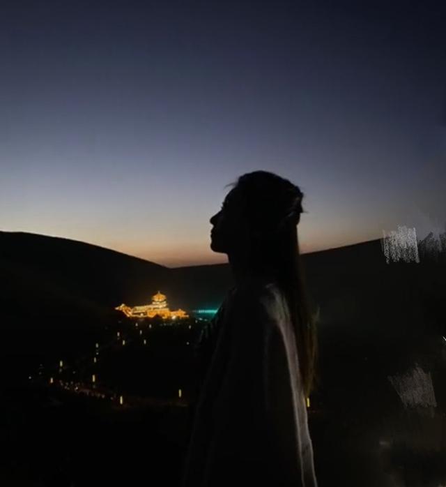 张丹峰|张丹峰前经纪人近况曝光，牙齿疑微整变美女，与异性同游疑有新欢