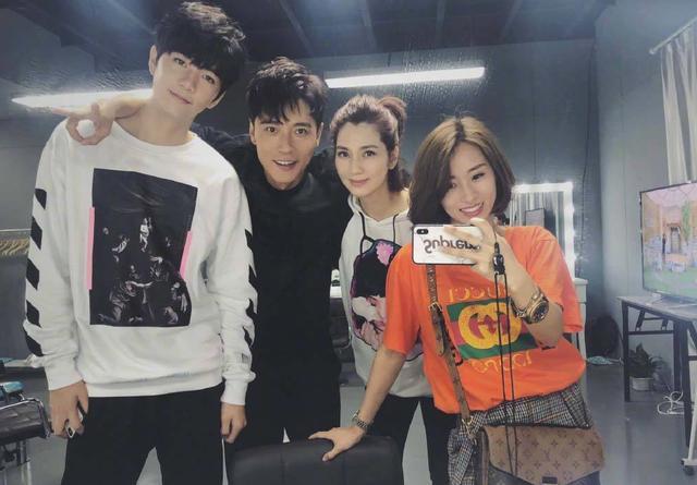 张丹峰|张丹峰前经纪人近况曝光，牙齿疑微整变美女，与异性同游疑有新欢