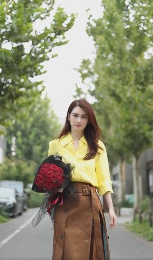 张丹峰|张丹峰前经纪人近况曝光，牙齿疑微整变美女，与异性同游疑有新欢