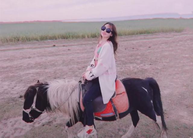 张丹峰|张丹峰前经纪人近况曝光，牙齿疑微整变美女，与异性同游疑有新欢