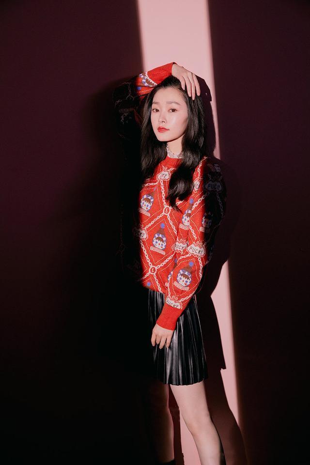 “旗袍第一人”宋軼，換現代裝卻又一副學生模樣。
