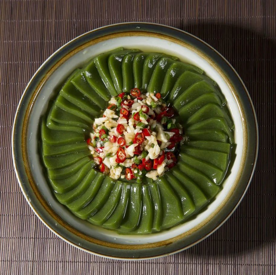 传说观音指点,神仙树为材,名曰神仙豆腐.