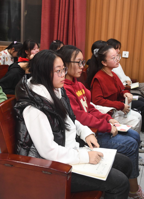 娄底幼儿师范学校|“创意写作”讲座走进娄底幼儿师范学校