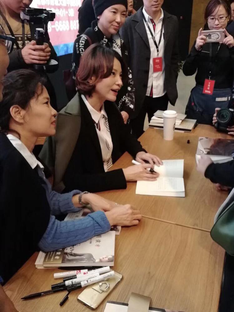 董卿|46岁董卿投入工作每天只睡四小时，近照曝光容颜憔悴惹人怜