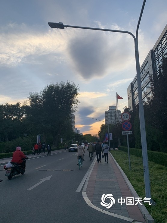 北京|北京落日余晖波光映 天空景色甚美