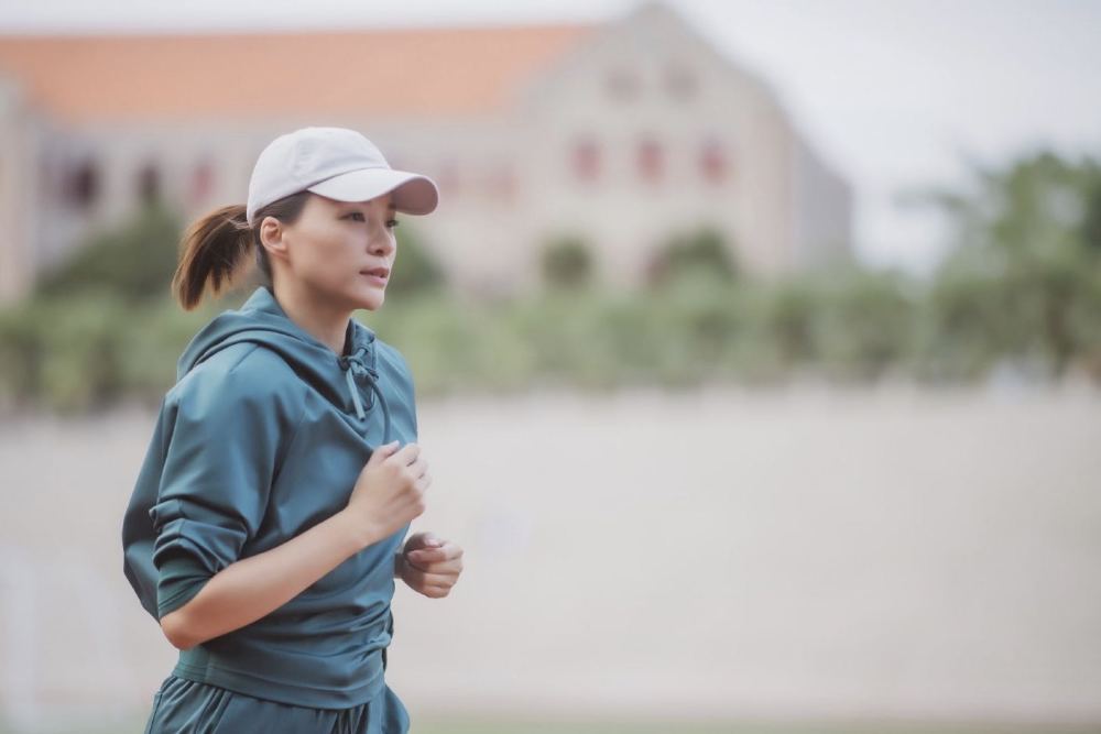 董卿|46岁董卿投入工作每天只睡四小时，近照曝光容颜憔悴惹人怜