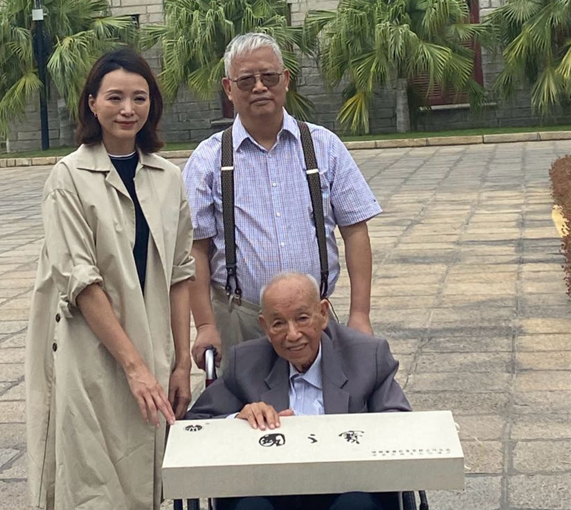 董卿|46岁董卿投入工作每天只睡四小时，近照曝光容颜憔悴惹人怜