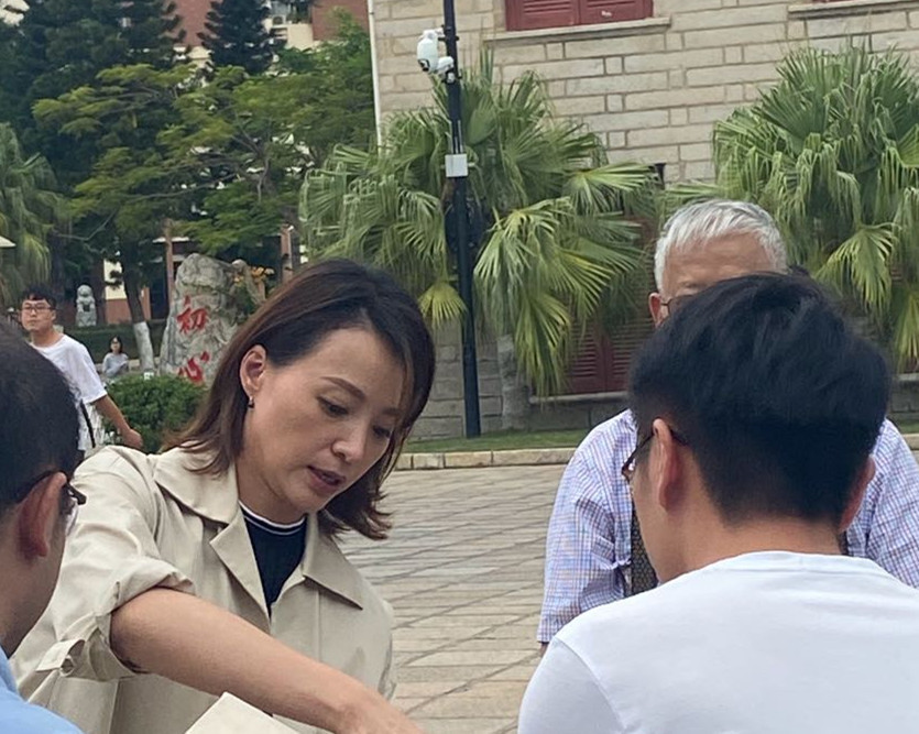 董卿|46岁董卿投入工作每天只睡四小时，近照曝光容颜憔悴惹人怜