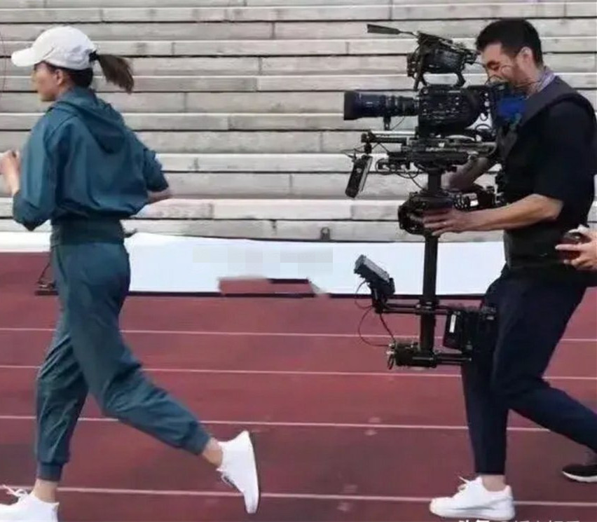 董卿|46岁董卿投入工作每天只睡四小时，近照曝光容颜憔悴惹人怜