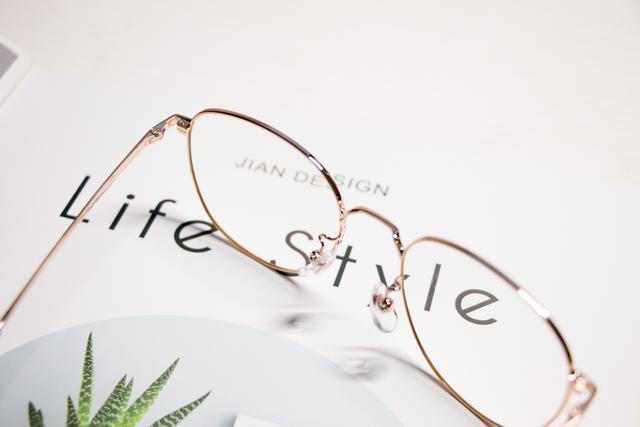 小米再次跨界搞事情 上新防蓝光眼镜 钛金属材质 颜值在线 腾讯新闻