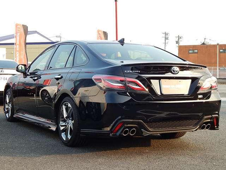 全新丰田皇冠rs版本现真身,四出排气 v6动力,奈何无缘国内市场