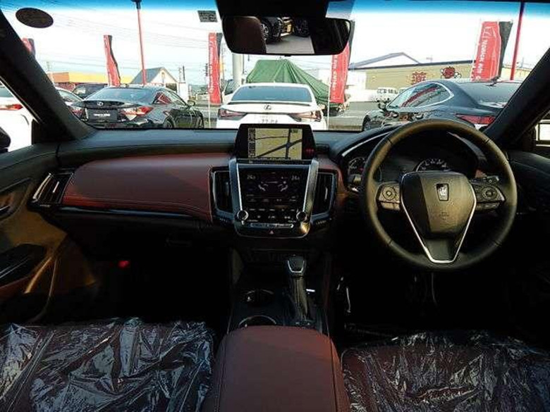 全新丰田皇冠rs版本现真身四出排气v6动力奈何无缘国内市场