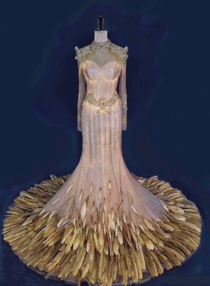 迪丽热巴|丑出新高度？新金鹰女神战袍像“一地鸡毛”，最美还是热巴赵丽颖