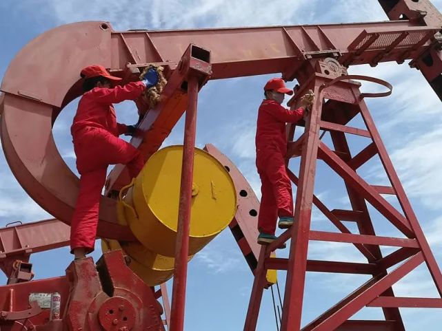 志丹采油厂:换季保养,建好井站过"好"冬