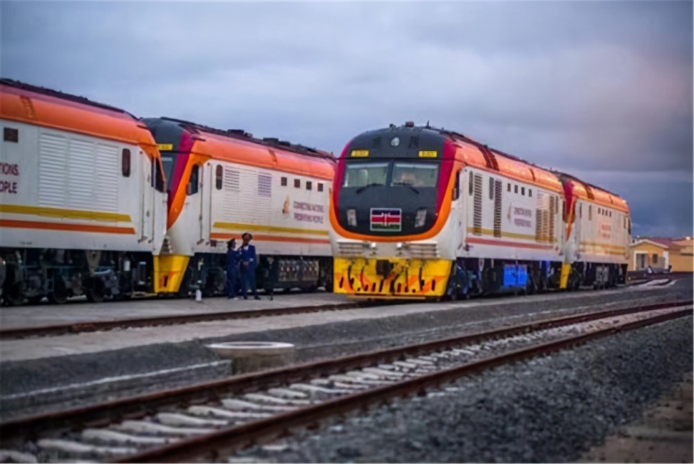 青藏铁路|为何中国的青藏铁路，跑的都是外国火车头？这回外国月亮真的圆