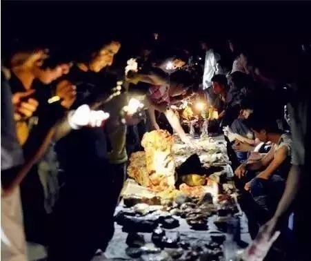 鬼市|凌晨三点的北京鬼市，太阳出来就消失，您敢去吗？