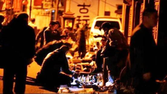 鬼市|凌晨三点的北京鬼市，太阳出来就消失，您敢去吗？