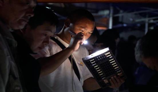 鬼市|凌晨三点的北京鬼市，太阳出来就消失，您敢去吗？