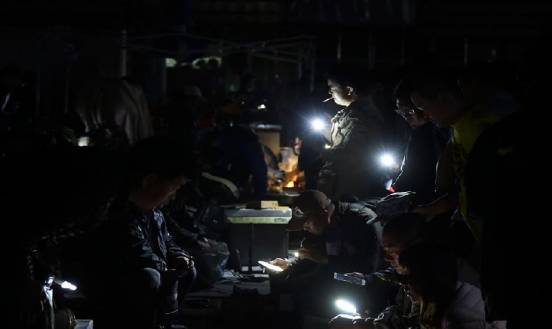 鬼市|凌晨三点的北京鬼市，太阳出来就消失，您敢去吗？