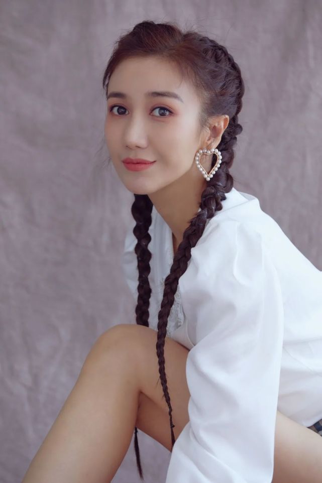 杨凯迪黑色灯塔热播层层迷雾待揭开