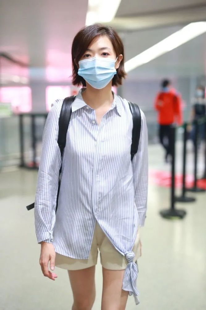 洒脱不羁的劲儿和万茜的性格特别搭,基本款的蓝色牛仔不会太正式又不