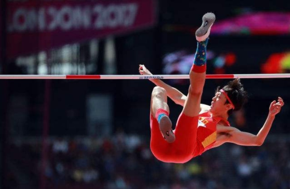 摸高3米82退役名将张国伟展现惊人天赋自称全网第一人