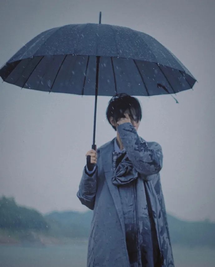 王俊凯|王俊凯自曝在工作室中的地位以及独特的称呼，团队风格有点严肃！