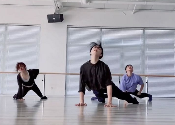 孙莉|万万没想到！孙莉跳舞突发尴尬事件，因动作幅度过大把裤子跳开档了