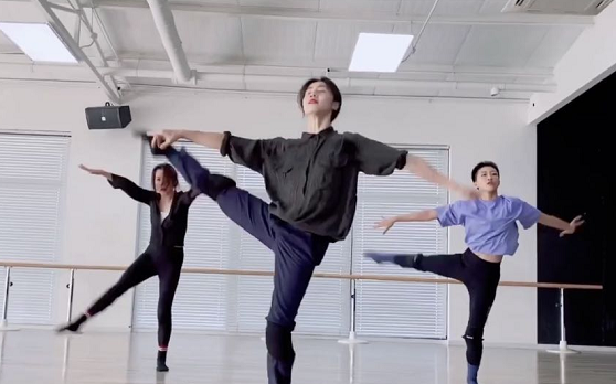 孙莉|万万没想到！孙莉跳舞突发尴尬事件，因动作幅度过大把裤子跳开档了