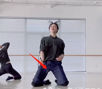 孙莉|万万没想到！孙莉跳舞突发尴尬事件，因动作幅度过大把裤子跳开档了