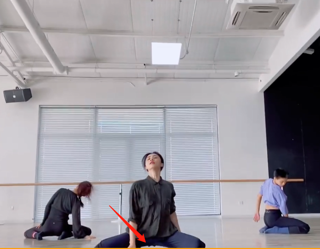 孙莉|万万没想到！孙莉跳舞突发尴尬事件，因动作幅度过大把裤子跳开档了