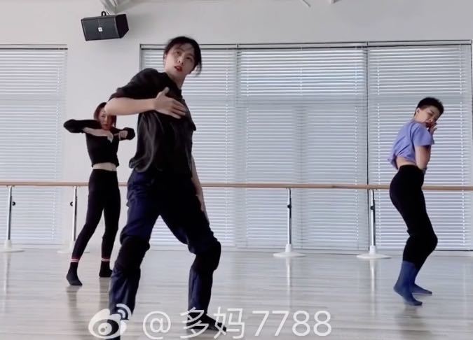 舞蹈视频|孙莉怎么了？晒舞蹈视频自曝裤子开裆，网友：不说还看不出来