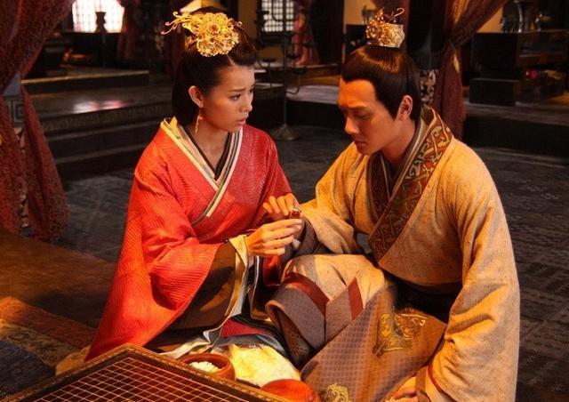 胡杏儿|陈凯歌一张S卡，让胡杏儿激动落泪，她凭什么得到肯定？