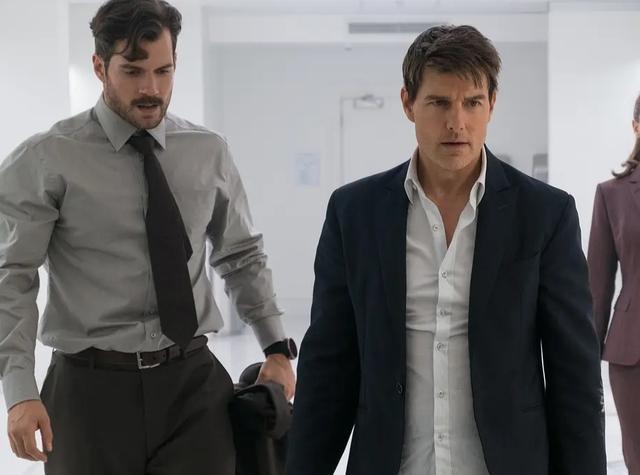 海莉·阿特维尔|碟中谍7最新片场照，58岁阿汤哥戴手铐，和美队女友拍追车戏