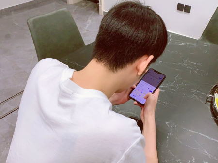 张云雷|张云雷新EP《牵挂》大卖，与粉丝互动欢乐多，吃铜锅涮肉庆祝