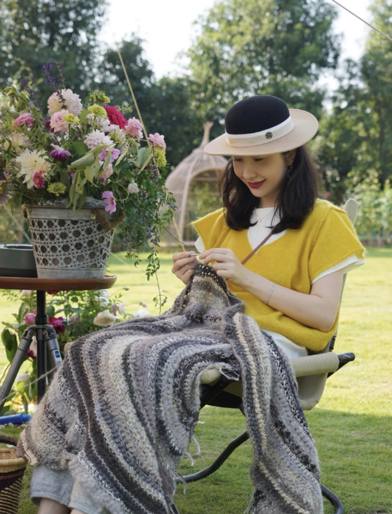 董花花|董花花晒贵妇生活，成功捍卫婚姻后状态佳，张大奕事业却遭重击