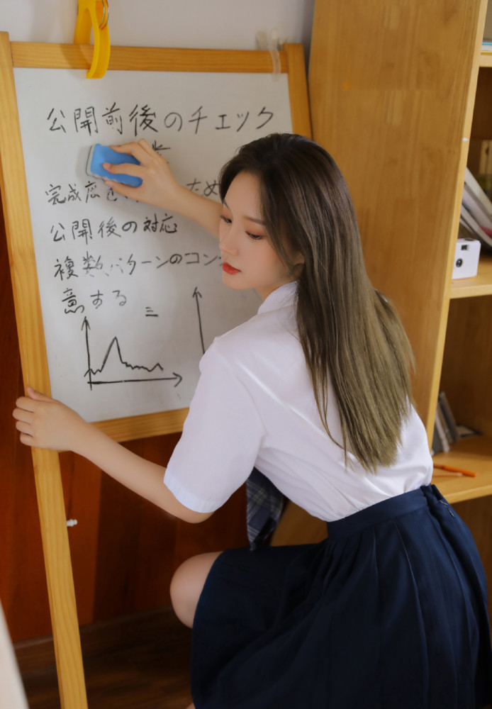 笑容超甜,高颜值美女小姐姐