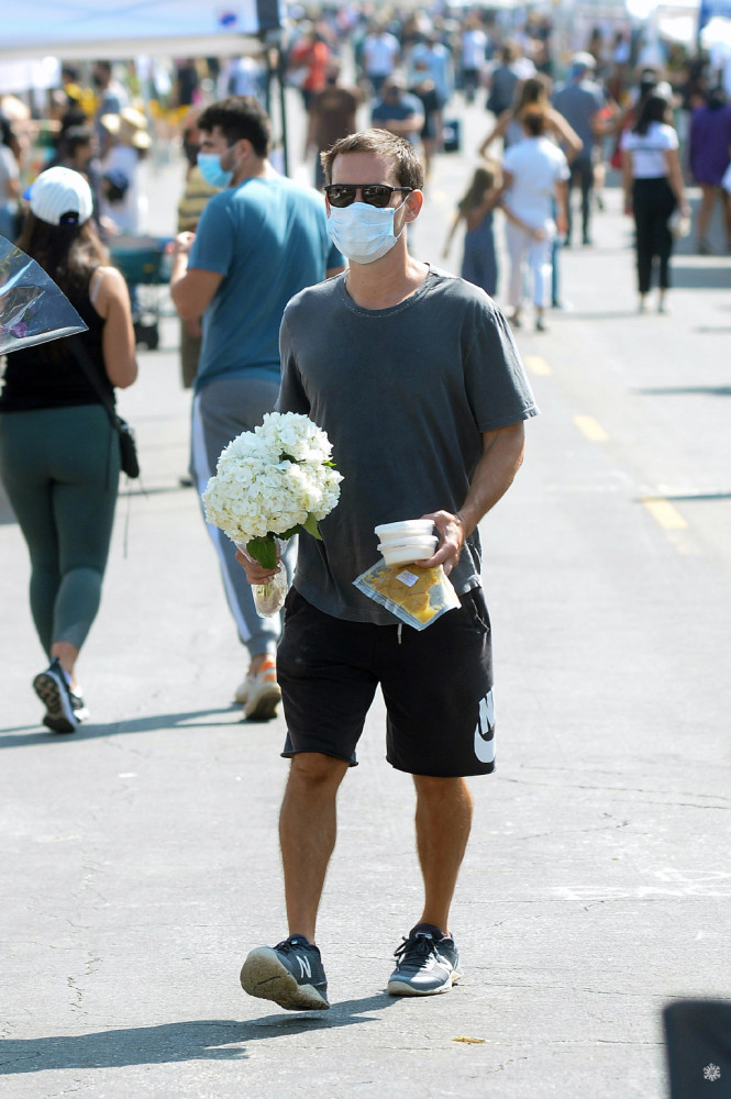 托比·马奎尔|45岁托比·马奎尔现身街头！已接到漫威协商，考虑参演《蜘蛛侠3》