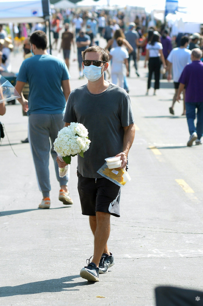 托比·马奎尔|45岁托比·马奎尔现身街头！已接到漫威协商，考虑参演《蜘蛛侠3》