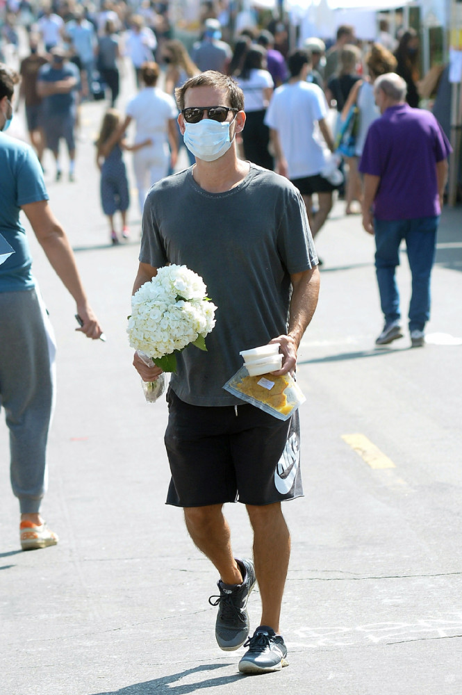 托比·马奎尔|45岁托比·马奎尔现身街头！已接到漫威协商，考虑参演《蜘蛛侠3》