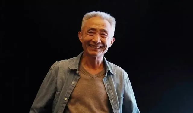 语文|华师大64岁大学教授被500万人追捧，被儿子怼：教语文的是白痴