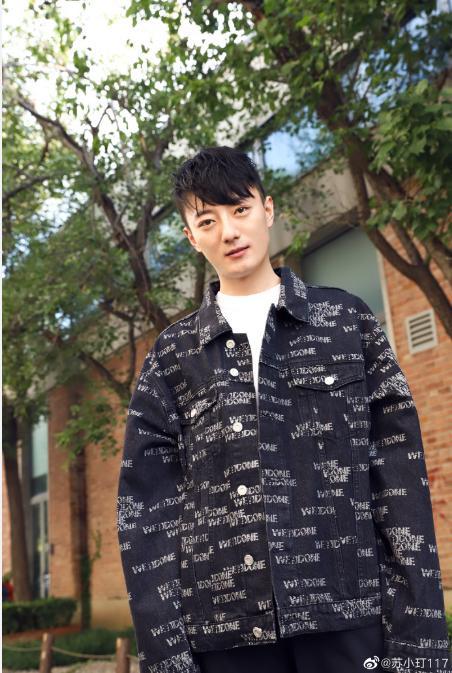 苏小玎|恋情实锤？董璇苏小玎晒男女友视角美照，背景过于雷同疑同一地点