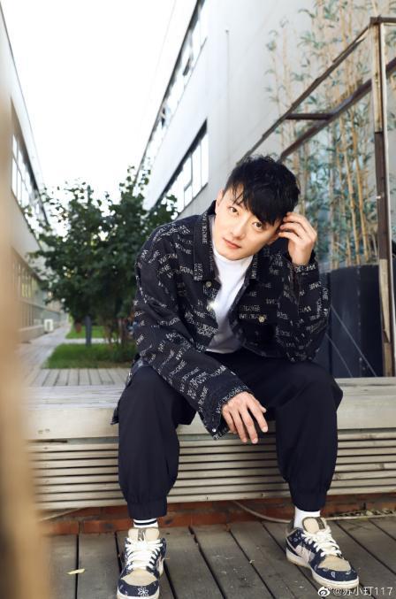 苏小玎|恋情实锤？董璇苏小玎晒男女友视角美照，背景过于雷同疑同一地点