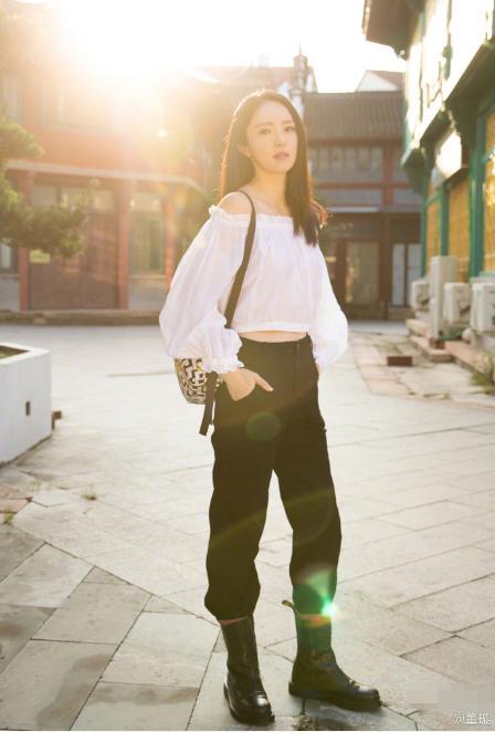 苏小玎|恋情实锤？董璇苏小玎晒男女友视角美照，背景过于雷同疑同一地点