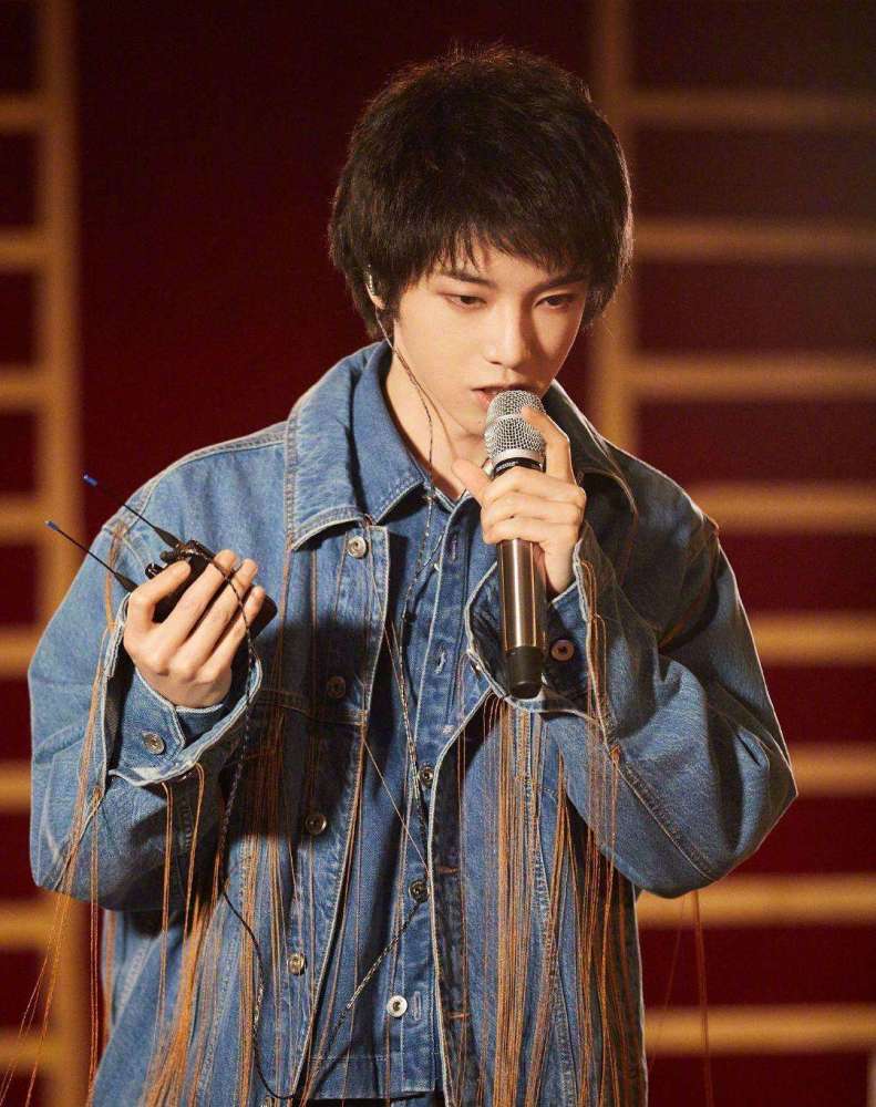 华晨宇|华晨宇翻唱的《山海》，累计播放率突破10亿，成就难以磨灭的经典